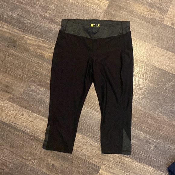 Nike workout bundle. - Picture 3 of 3